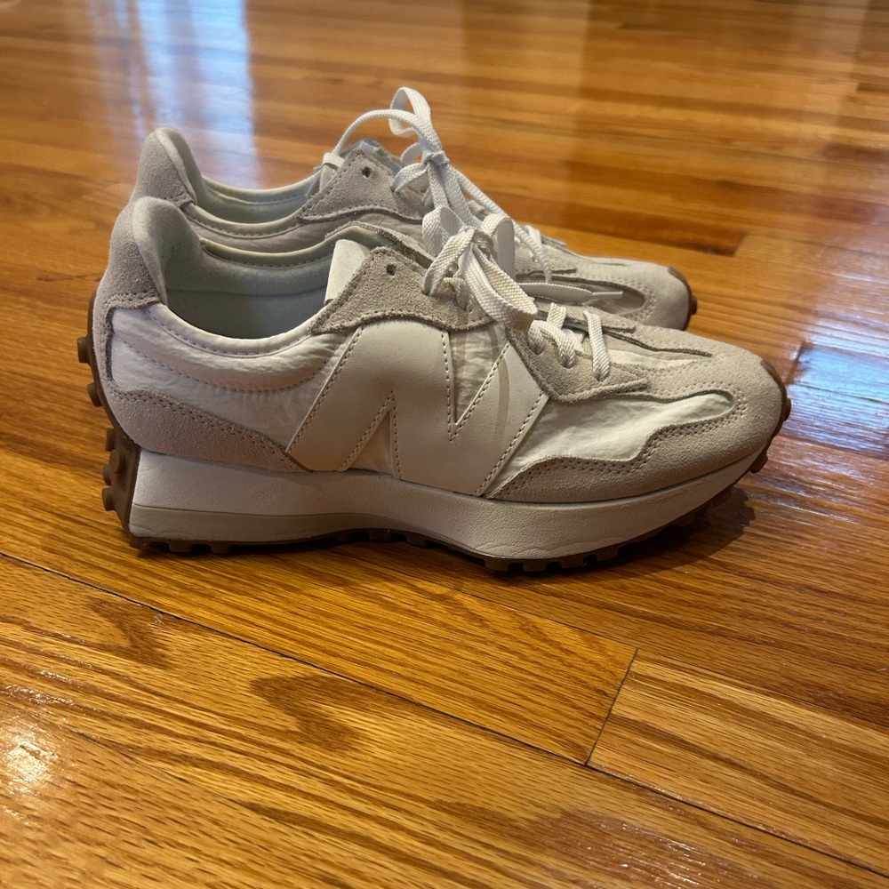 New Balance 327